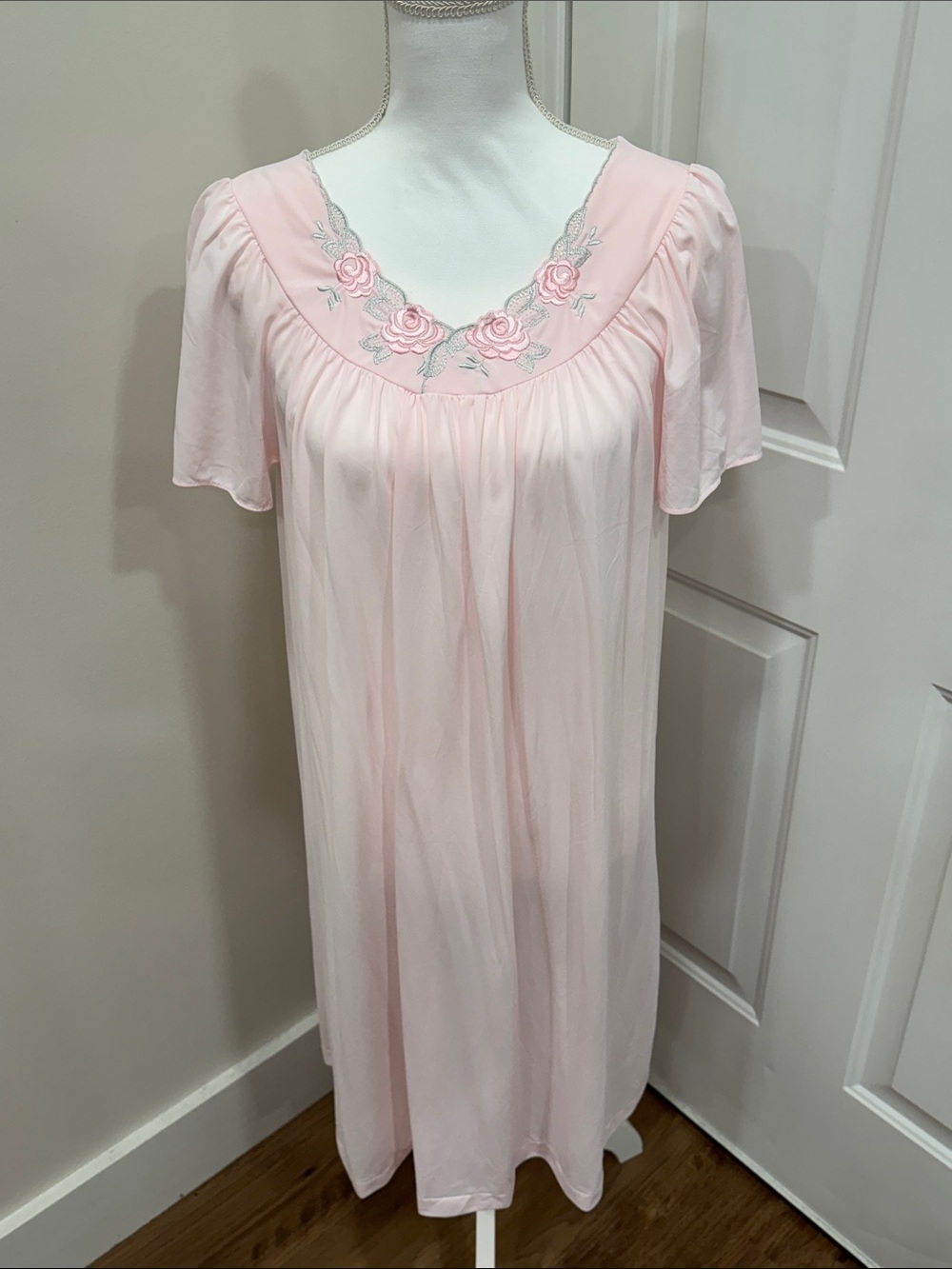 Vintage Shadowline Women’s Pink Embroidered Short Sleeve Nightgown RN# 44651